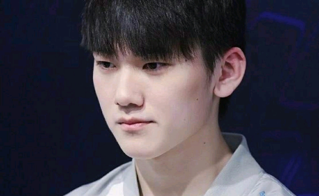 Yagao英文流：经过了春天和MSI，我们队员之间更清楚地认识了彼此